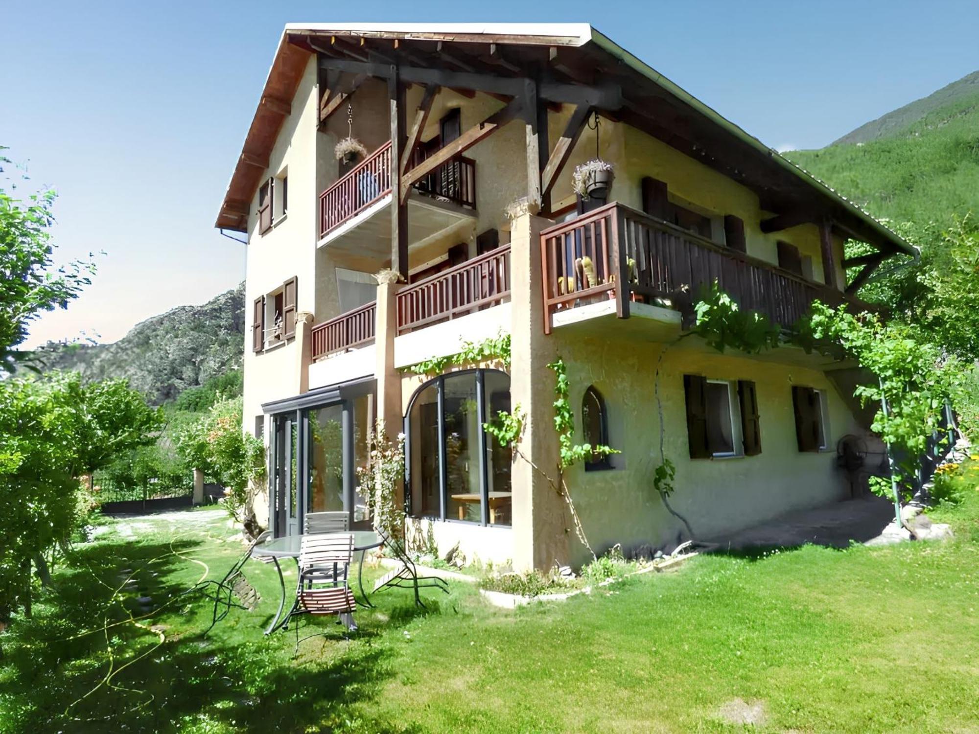 Appartement Paisible A Saint-Crepin Avec Vue Sur La Montagne Экстерьер фото